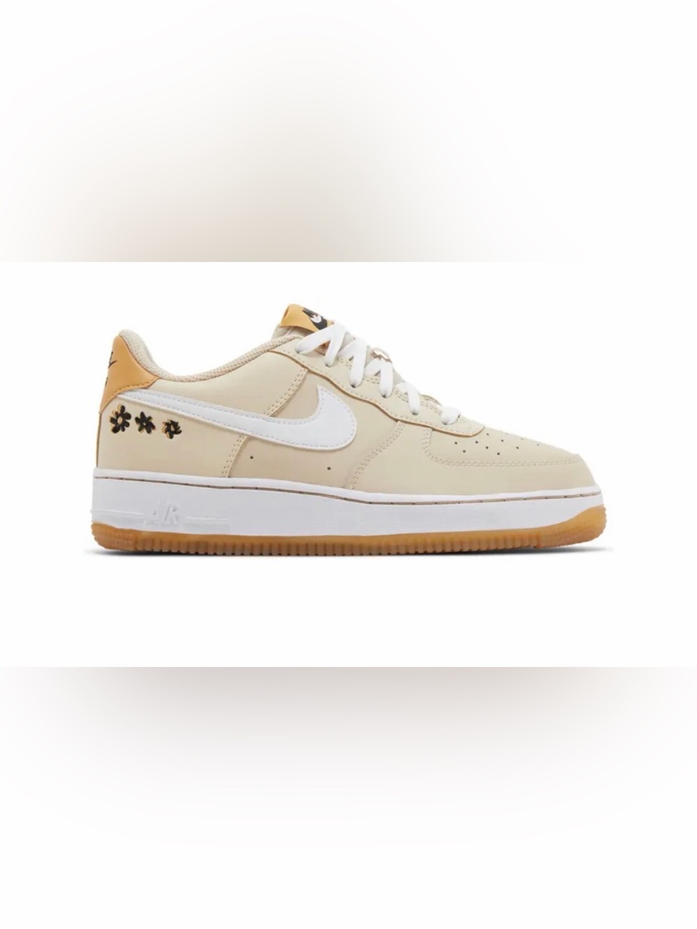Nike Low-Top Sneakers in Cream and White